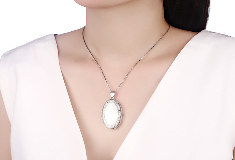 Strieborný medajlón