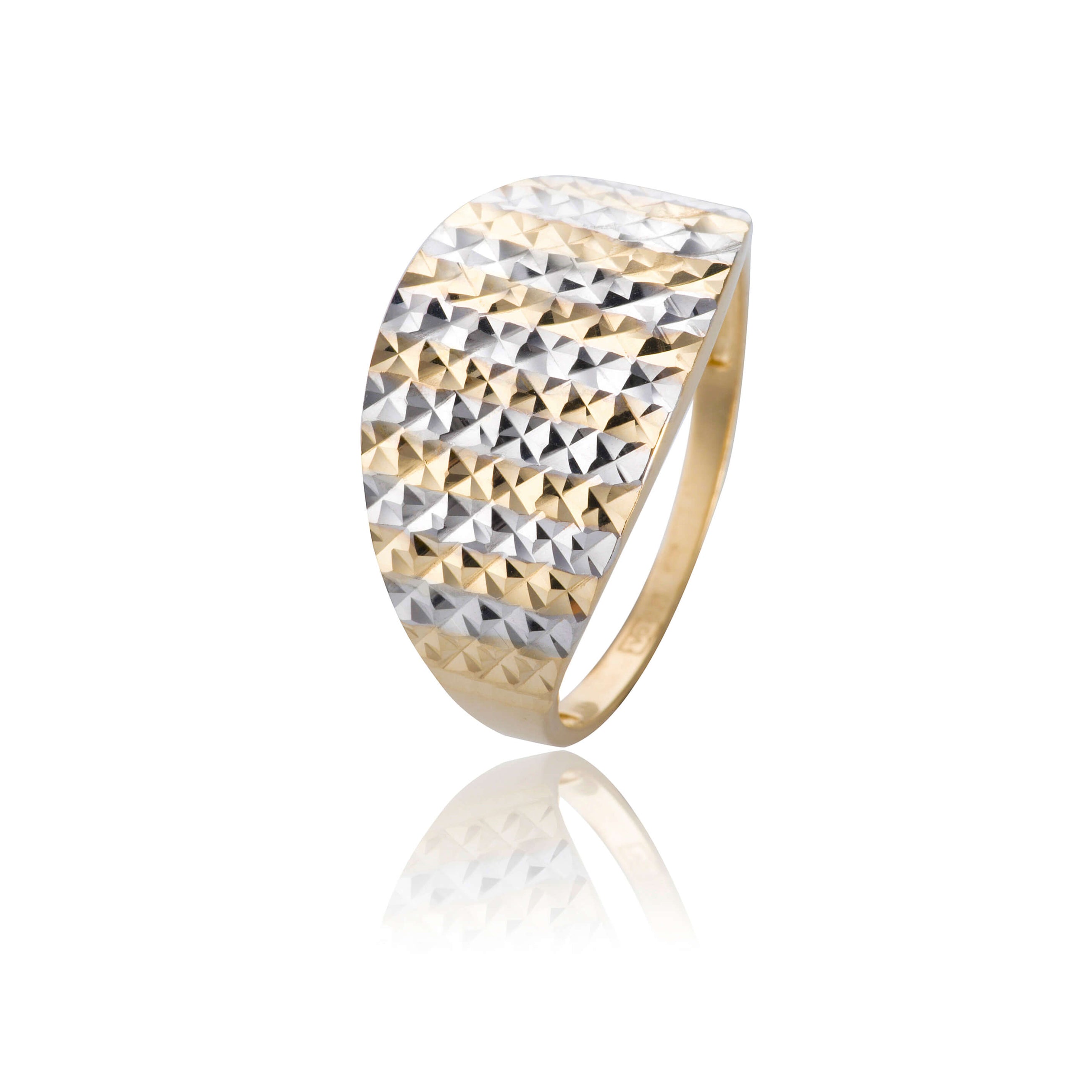 damsky-zlaty-prsten-s-efektnym-gravirom